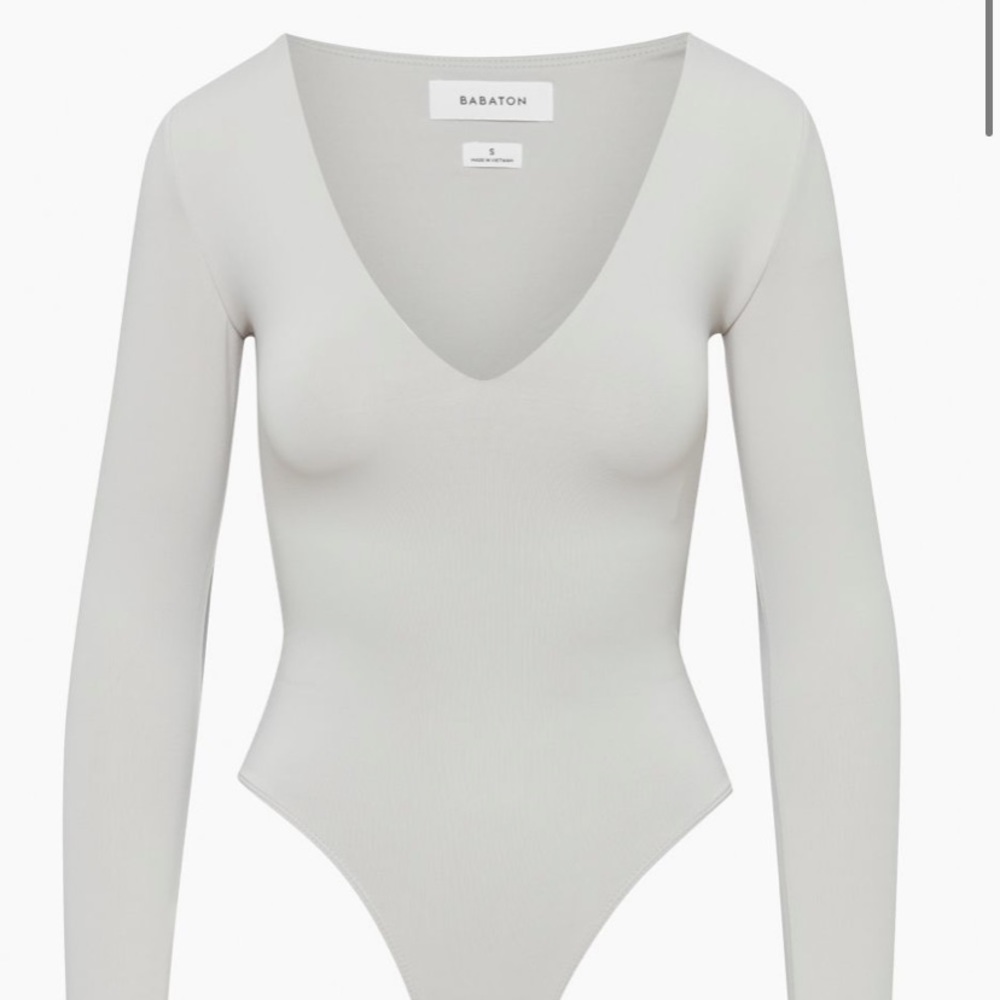 Aritzia babaton contour v-neck long sleeve bodysuit medium opal grey